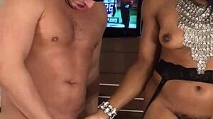 जापानी पोर्नस्टार एक बड़े लंड से अपनी गांड चोदती हुई