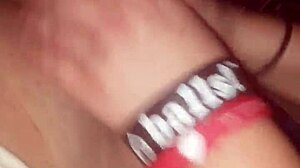 Tenåringsjente gir kjæresten sin en blowjob og svelger hans sæd