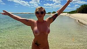 Cassiana Costa blir tatovert og knullet av en fisker på stranden