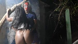 Spider Man forfører uerfaren pige til Halloween-fest fanget på kamera